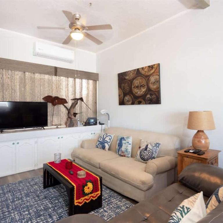 Cozy Beachfront Condo Las Olas II 10 - Casa - 6
