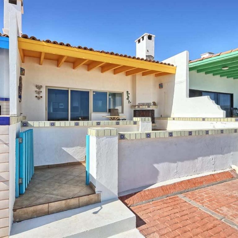 Cozy Beachfront Condo Las Olas II 10 - Casa - 5