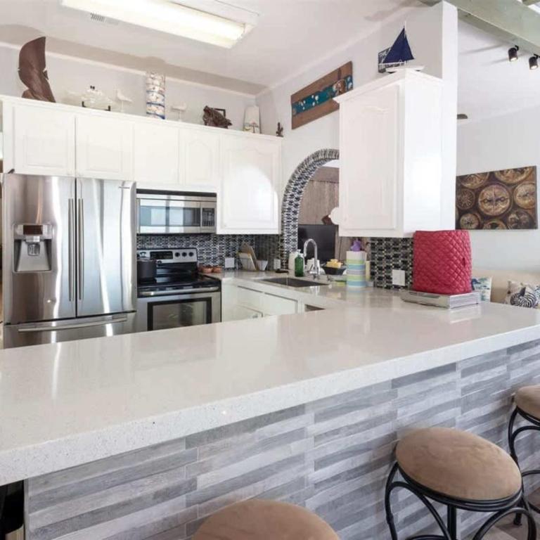 Cozy Beachfront Condo Las Olas II 10 - Casa - 13