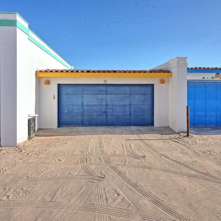 Cozy Beachfront Condo Las Olas II 10 - Casa - 42