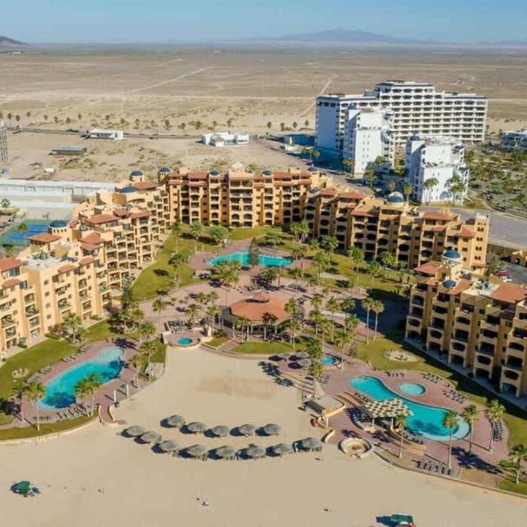 Cozy Condo on Sandy Beach Resort Princesa C-408 - Apartamento - 22