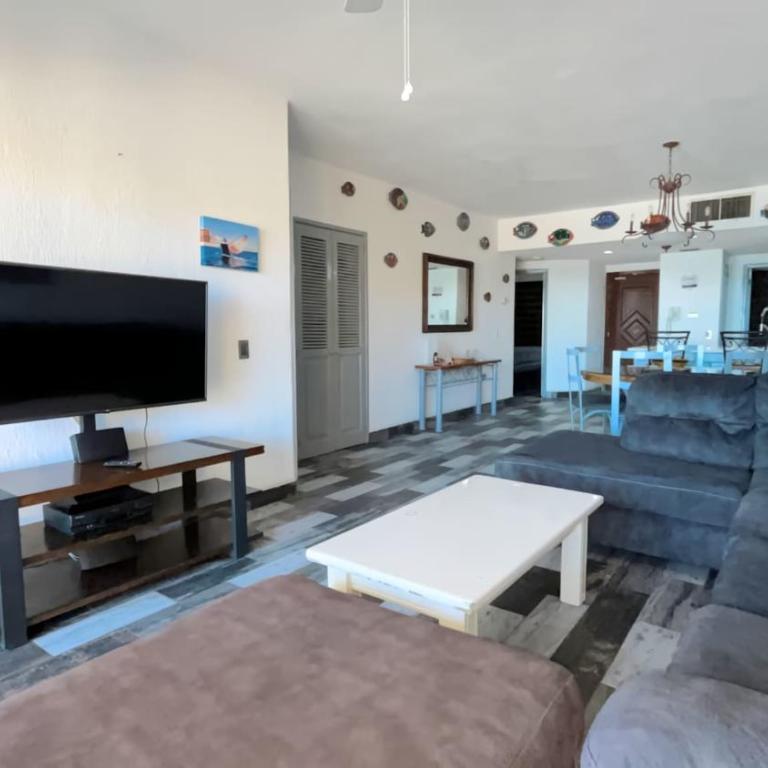 Cozy Sandy Beach Condo Pool Princesa A-302 - Apartment - 9