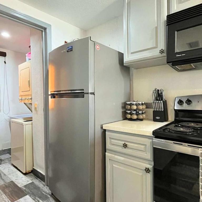 Cozy Sandy Beach Condo Pool Princesa A-302 - Apartment - 11
