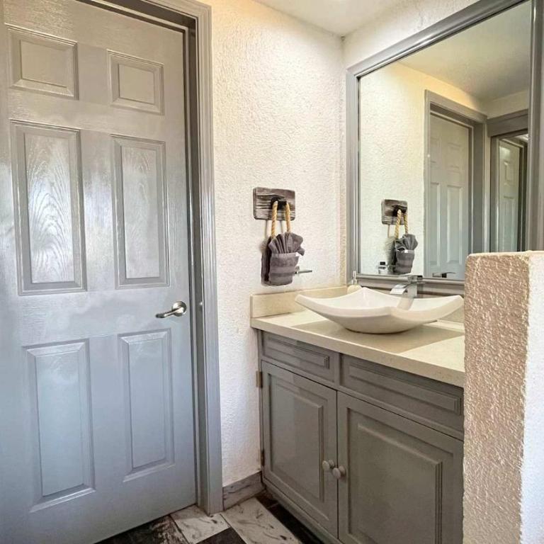 Cozy Sandy Beach Condo Pool Princesa A-302 - Apartment - 14