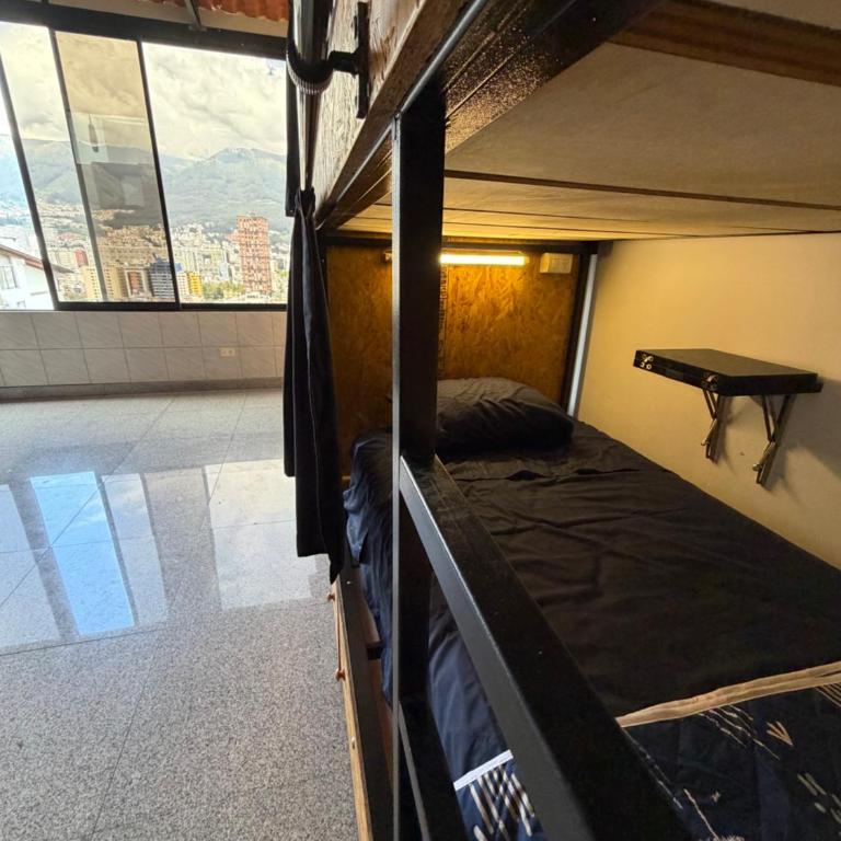 WanderHaus - 6-Bed Mixed Dormitory Room - 5