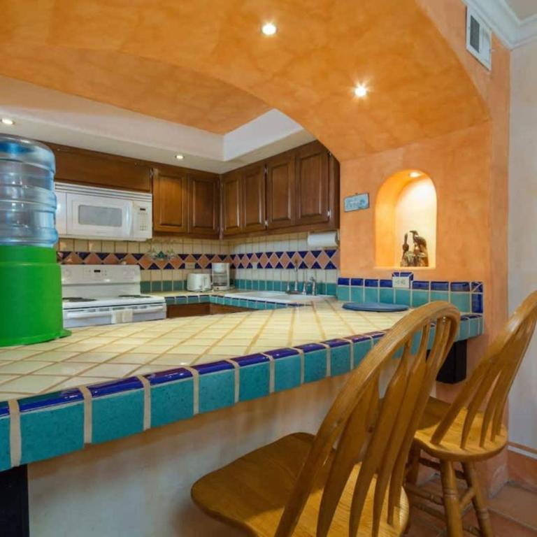 Charming Colorful Condo Near Pool - Pueblos D-101 - Apartment - 8