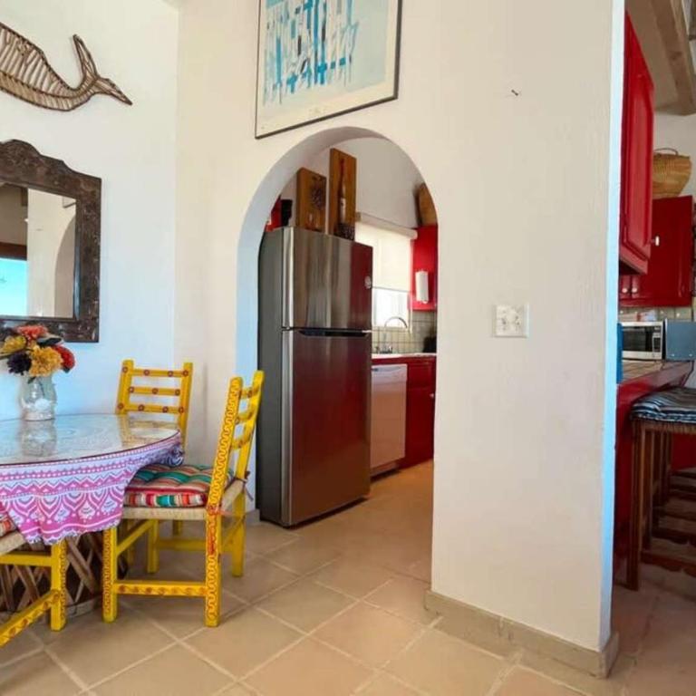 Warm & Charming Beachfront Condo Las Olas II 8 - Apartment - 8