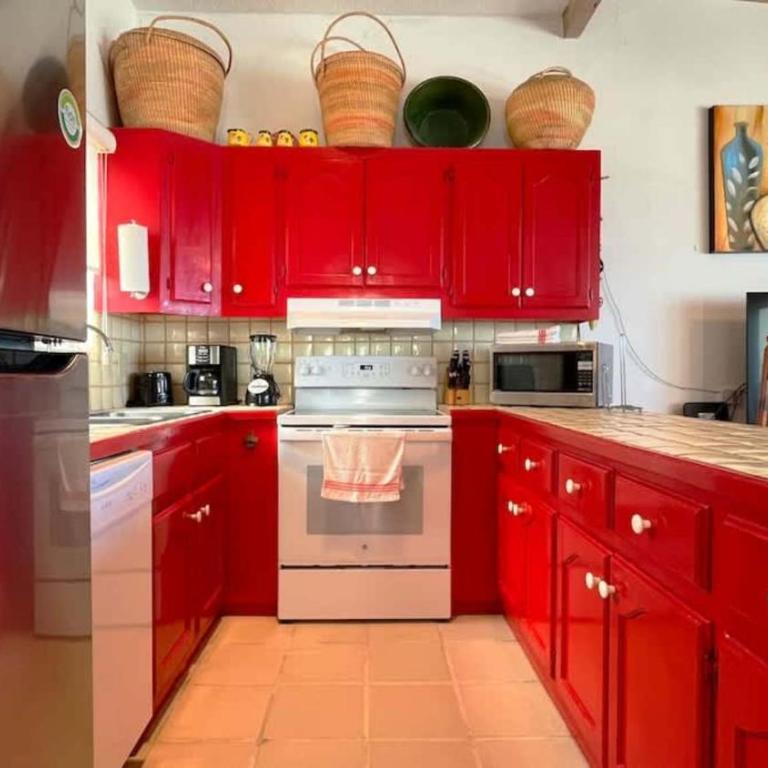 Warm & Charming Beachfront Condo Las Olas II 8 - Apartment - 13