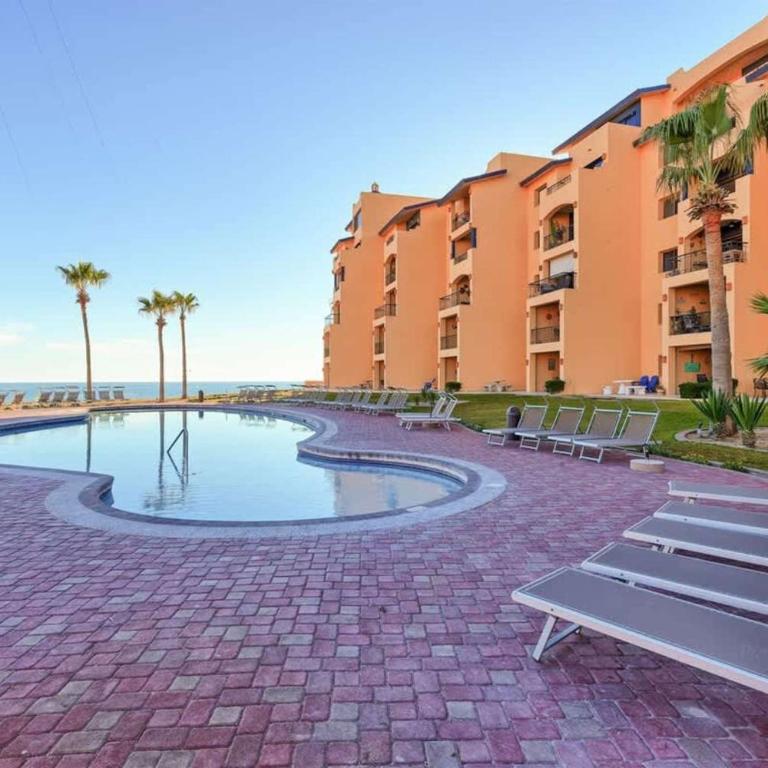 Gorgeous Third-Level Condo Princesa D-308 - Apartamento - 35