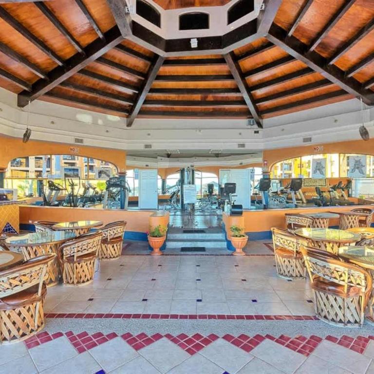 Gorgeous Third-Level Condo Princesa D-308 - Apartamento - 38