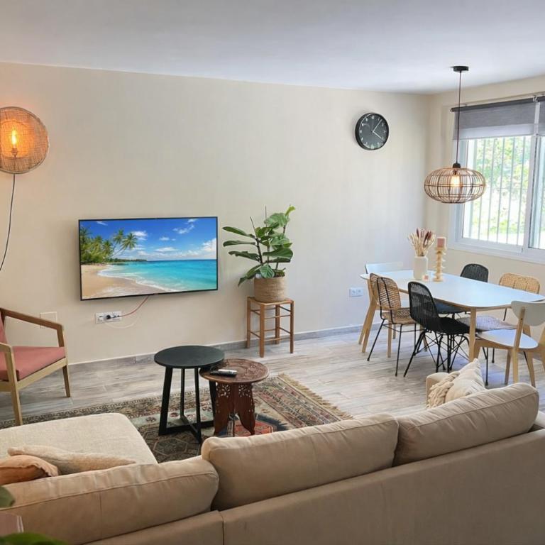 Casa Pitaya - met jacuzzi & tuin nabij Málaga & strand - Three-Bedroom Apartment - 7