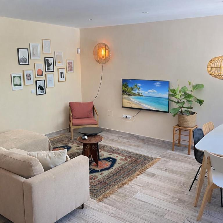 Casa Pitaya - met jacuzzi & tuin nabij Málaga & strand - Three-Bedroom Apartment - 9