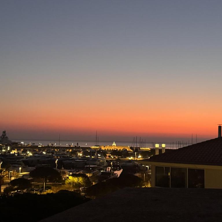 ROOFTOP -Vue port, 4 pers, climatisé, terrasse, jaccuzi, parking - One-Bedroom Apartment - 17