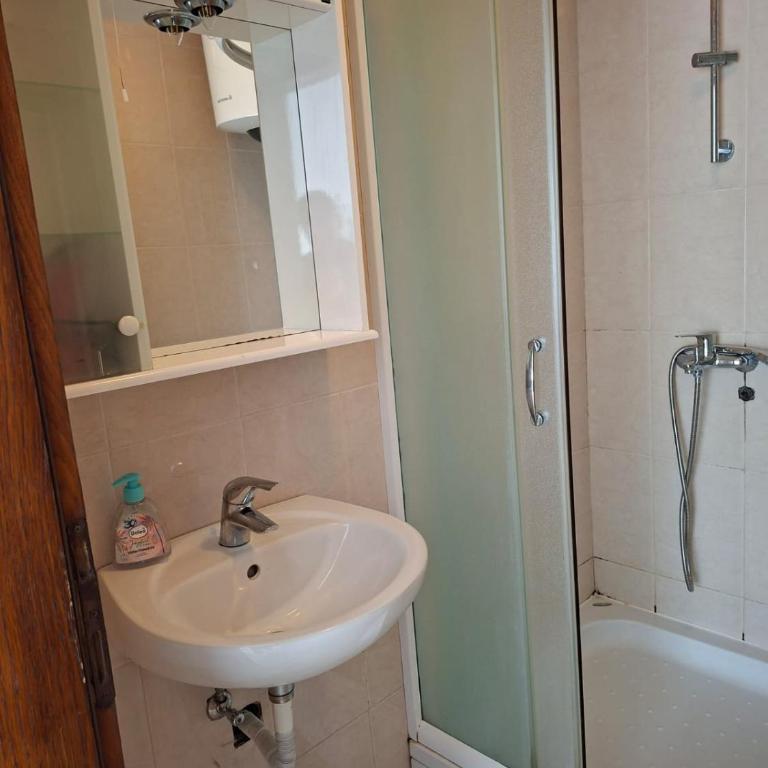 Apartments Iva - One-Bedroom Apartment - 4