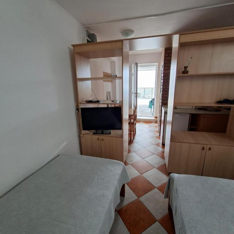 Apartments Iva - Studio - 12