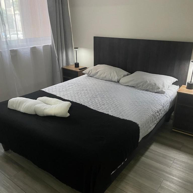 Departamento cerca Movistar Arenas 2 - Two-Bedroom Apartment - 11
