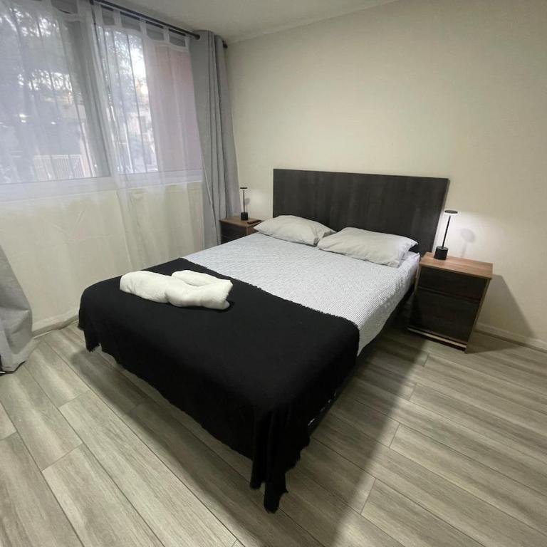 Departamento cerca Movistar Arenas 2 - Two-Bedroom Apartment - 14