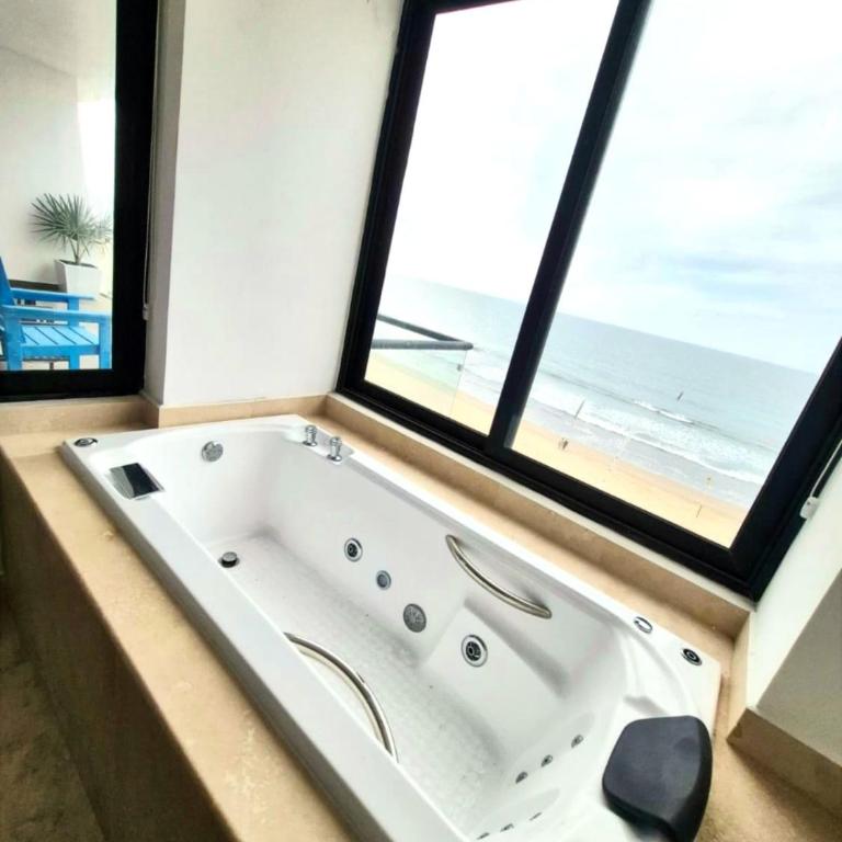 Depto Lujo Azul Pacifico #1 Alberca frente al Mar - Two-Bedroom Apartment - 3