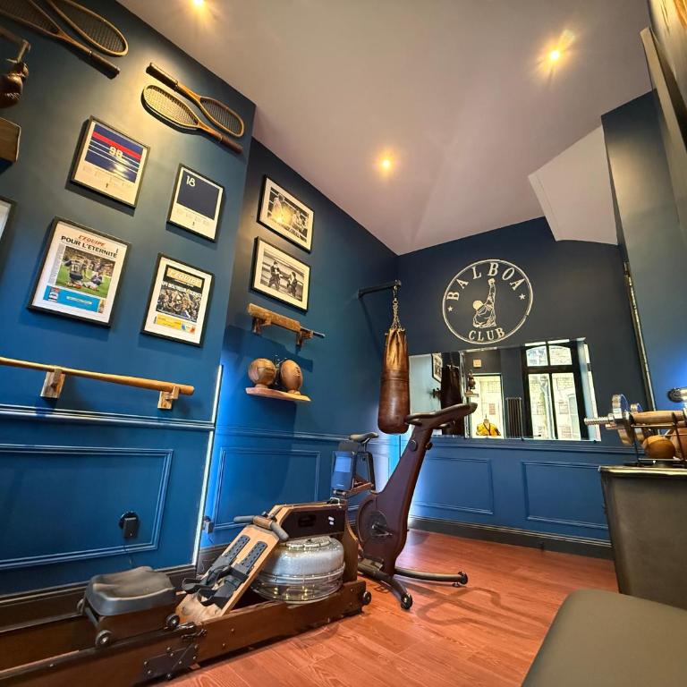 Love Room & Speakeasy - One-Bedroom Apartment - 85