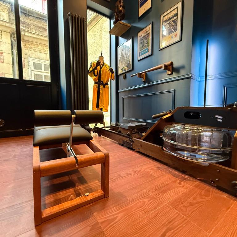 Love Room & Speakeasy - One-Bedroom Apartment - 71