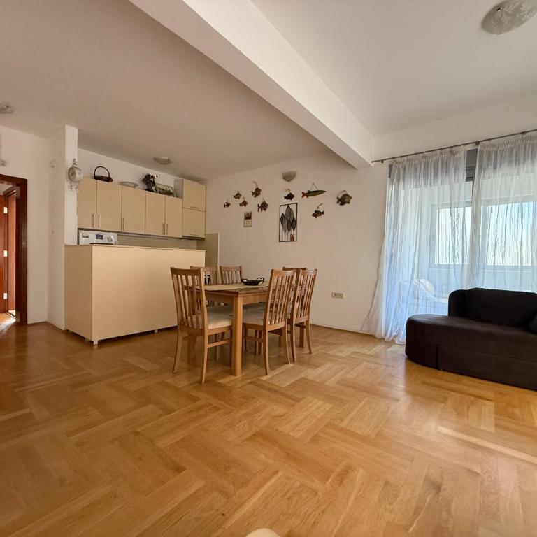 Golden Apartment Petrovac - Apartman sa 2 Spavaće Sobe i Terasom - 6