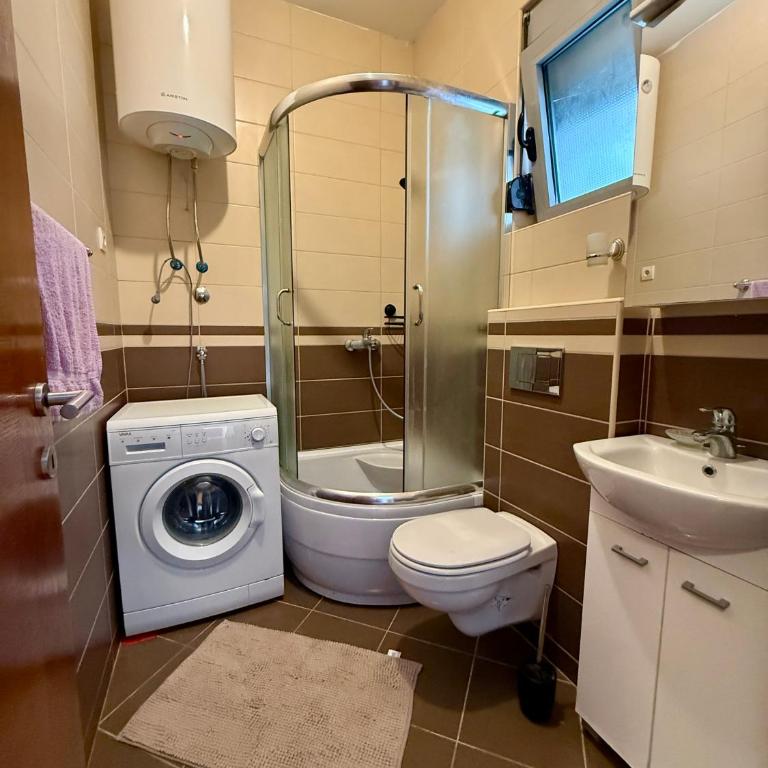 Golden Apartment Petrovac - Apartman sa 2 Spavaće Sobe i Terasom - 16