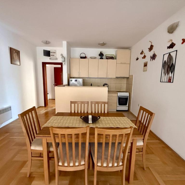 Golden Apartment Petrovac - Apartman sa 2 Spavaće Sobe i Terasom - 4