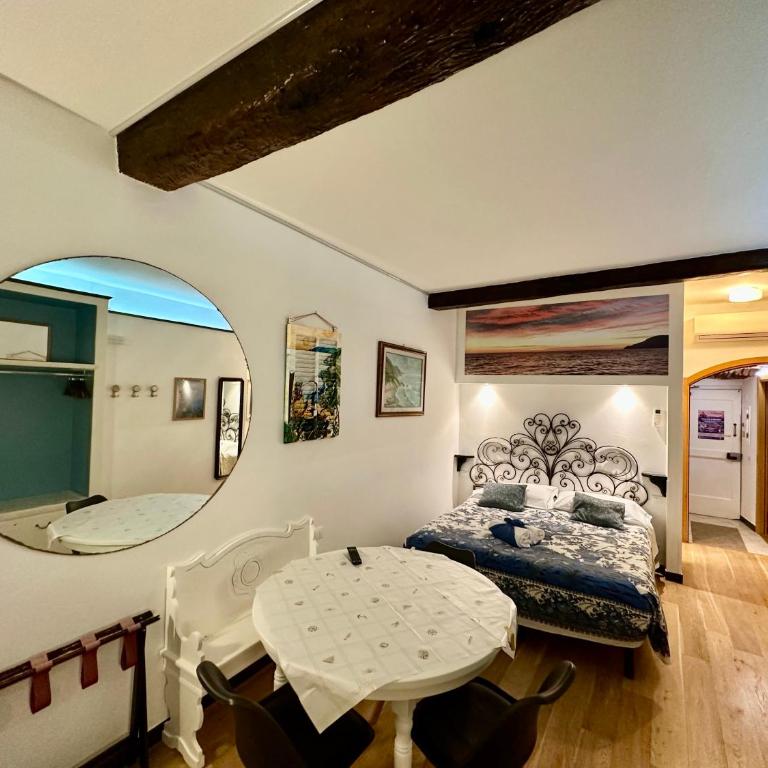 The Vernazza Main Plaza - Rooms & Suites - Quadruple Room with Sea View - 22