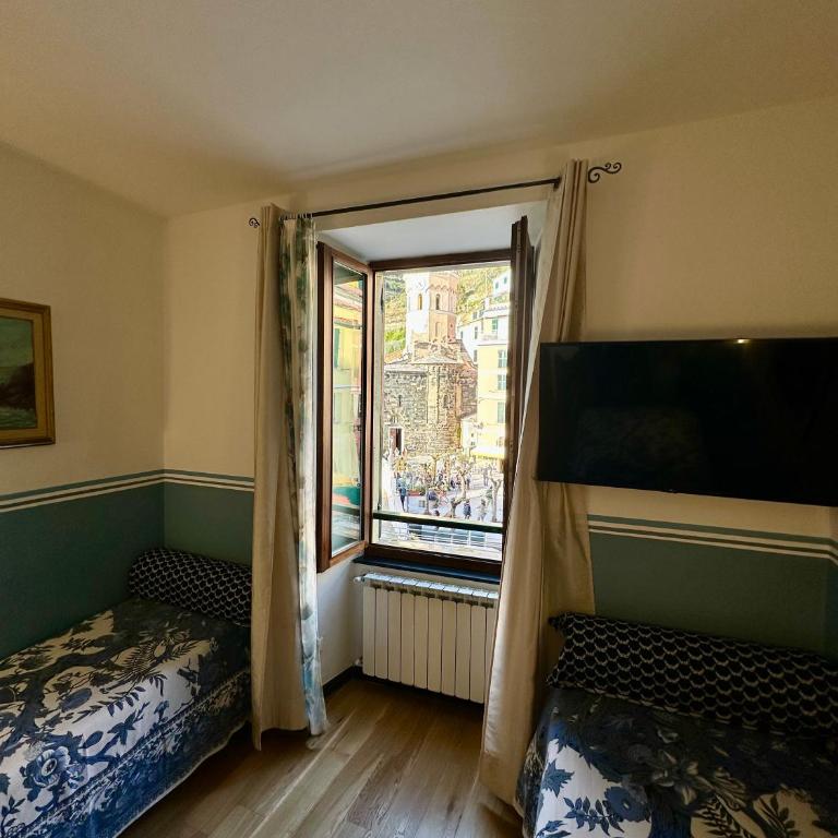The Vernazza Main Plaza - Rooms & Suites - Quadruple Room with Sea View - 8