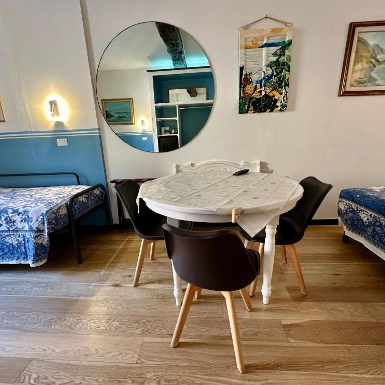 The Vernazza Main Plaza - Rooms & Suites - Quadruple Room with Sea View - 6
