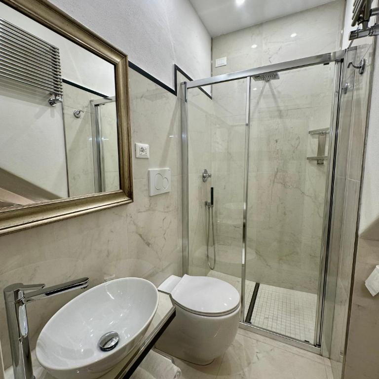The Vernazza Main Plaza - Rooms & Suites - Quadruple Room with Sea View - 9