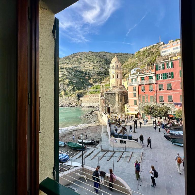 The Vernazza Main Plaza - Rooms & Suites - Quadruple Room with Sea View - 19