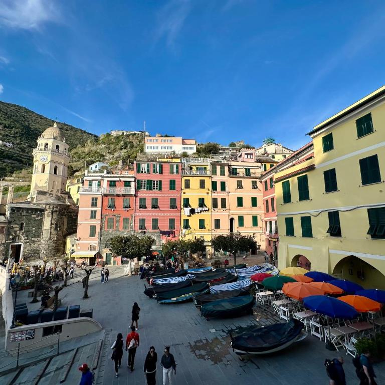 The Vernazza Main Plaza - Rooms & Suites - Quadruple Room with Sea View - 16