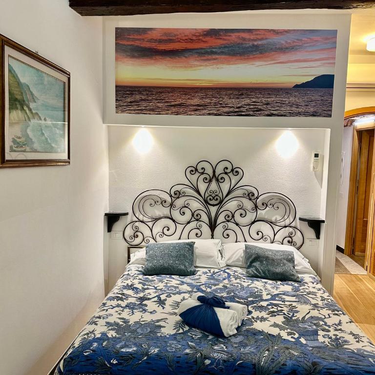 The Vernazza Main Plaza - Rooms & Suites - Quadruple Room with Sea View - 26