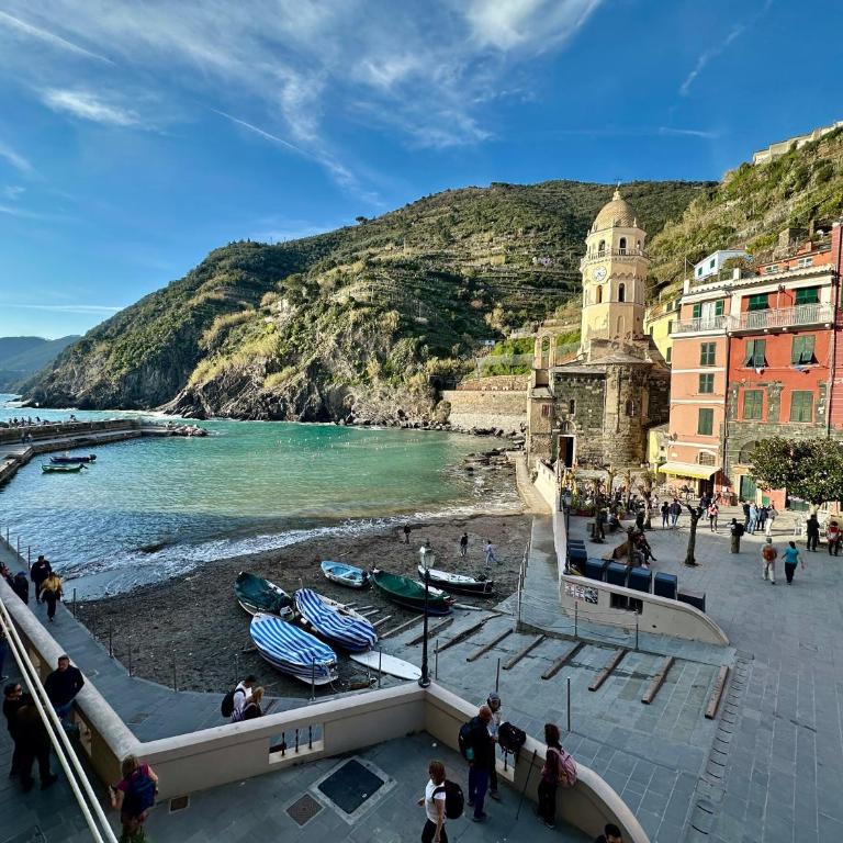 The Vernazza Main Plaza - Rooms & Suites - Quadruple Room with Sea View - 27
