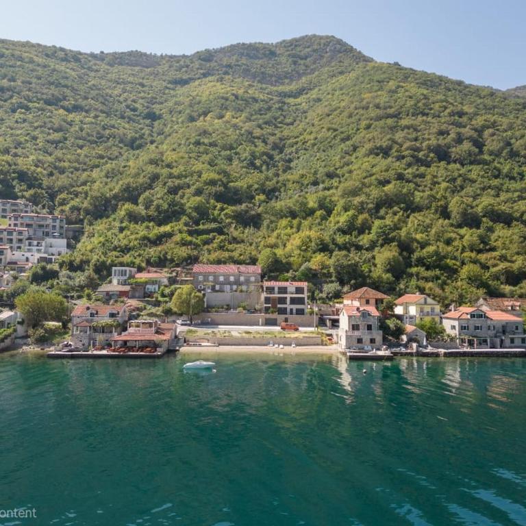 Seafront Villa with Private Beach & Pool in Kotor Bay, Villa Viborg - Villa with Private Pool - 7