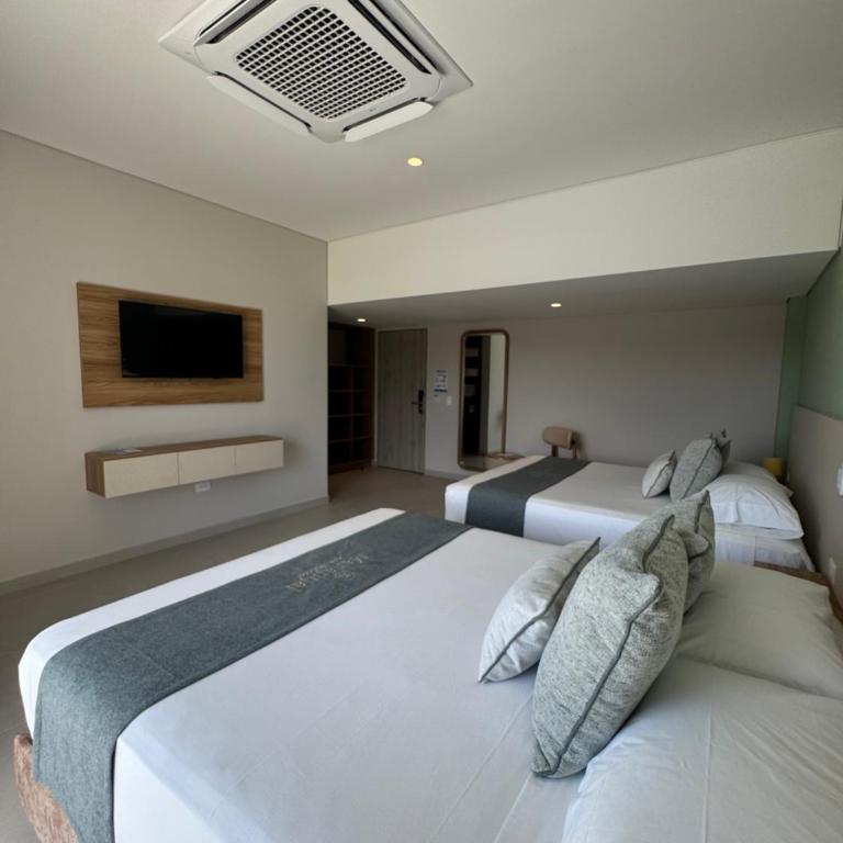 Apartahotel Manantial SAI - Habitación Cuádruple con baño privado - 10