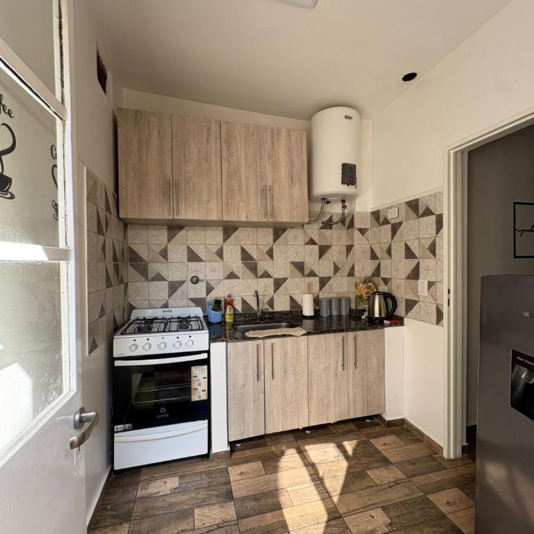 Departamento en Vicente López hasta 6 personas ubicacion inmejorable , 100 metros del tren , cerca de River, tecnopolis , a pasos tenes todo - Apartamento de 1 dormitorio - 5