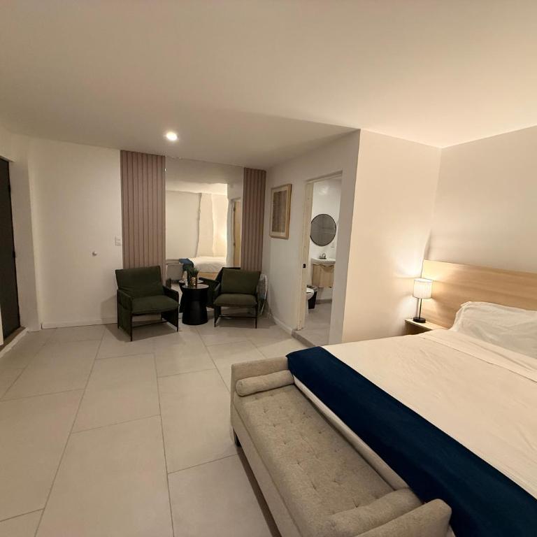 RA Suites - Double or Twin Room - 1