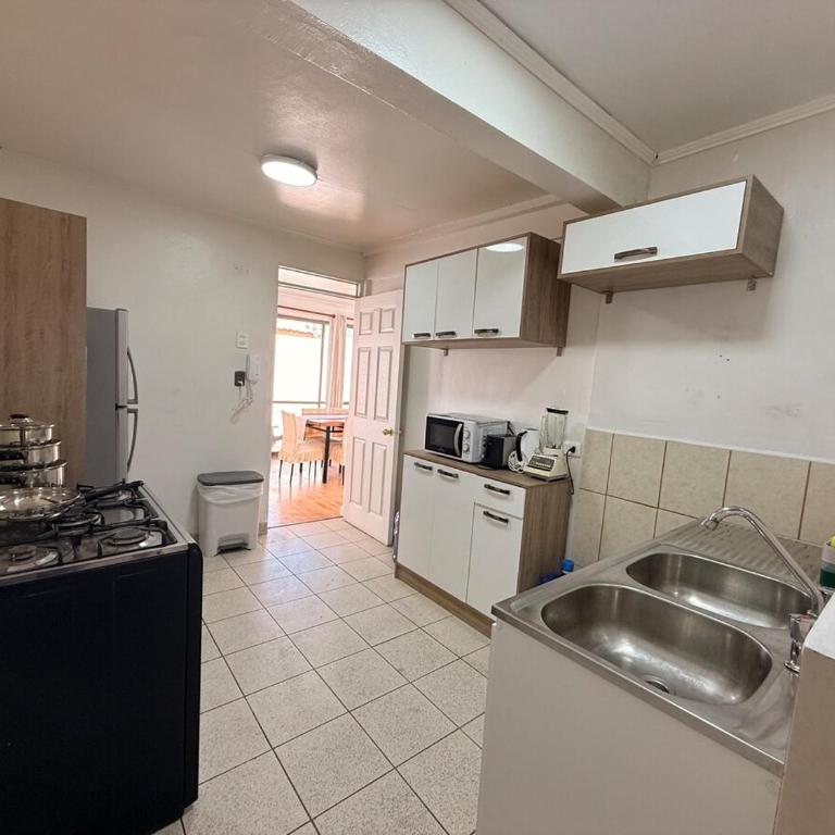 Amplios estacionamientos, gran piscina hasta 20P - Apartment - 1