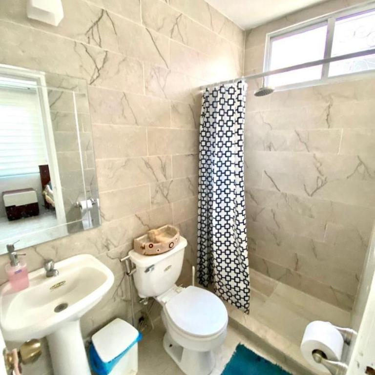 Casa privada con piscina cerca de la playa salinas - Three-Bedroom House - 8