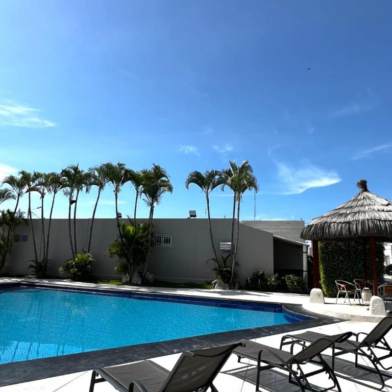 Casa privada con piscina cerca de la playa salinas - Three-Bedroom House - 14