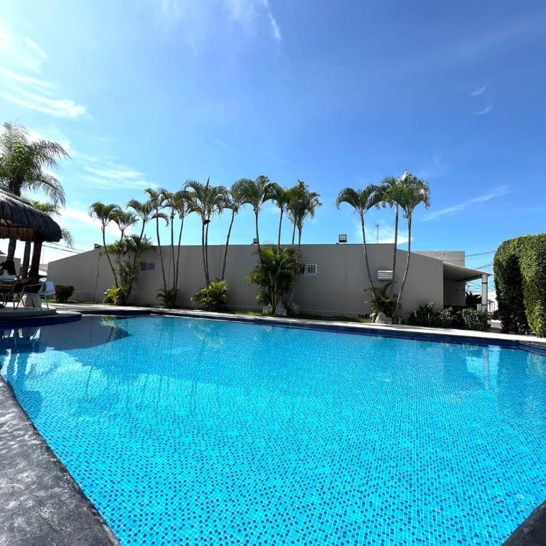 Casa privada con piscina cerca de la playa salinas - Three-Bedroom House - 16