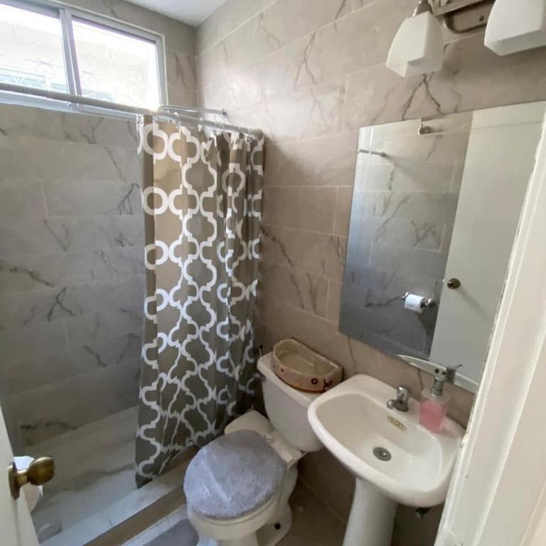 Casa privada con piscina cerca de la playa salinas - Three-Bedroom House - 18