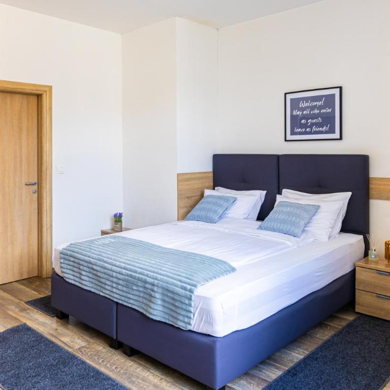 Apartments R Sport boutique with free Parking - Double or Twin Room with Shower - 2