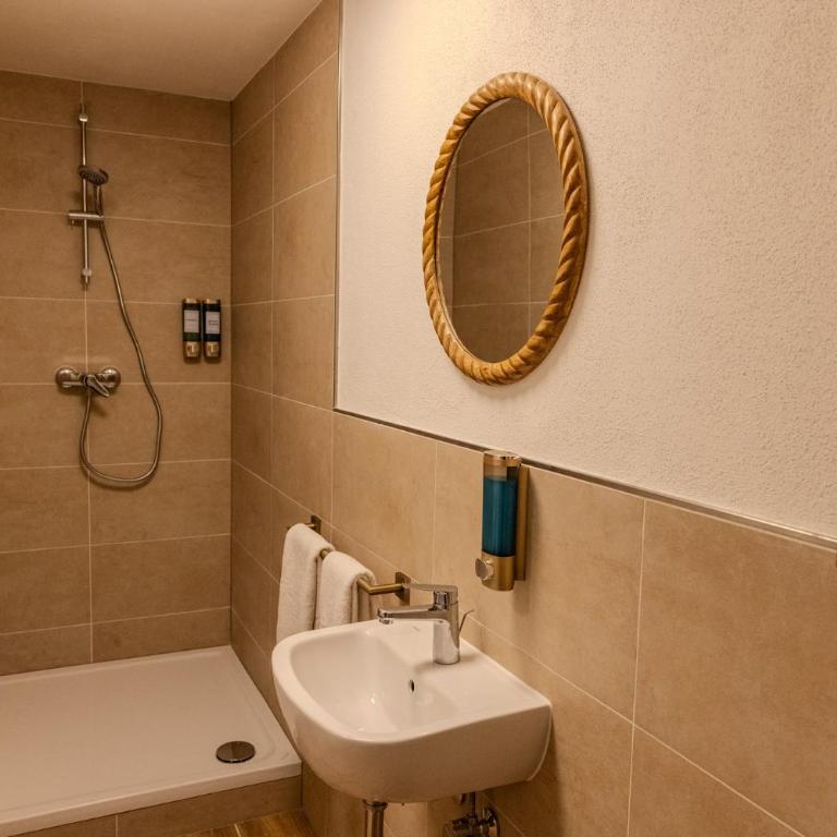 Chaplin - Camera Doppia con Letti Singoli con Bagno Privato - 10