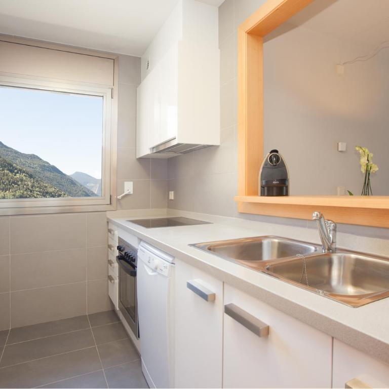 Tarter Mountain Suites - Appartamento con 1 Camera da Letto, Balcone e Vista Montagna - 5 Minuti in Auto dal Comprensorio Sciistico - 11