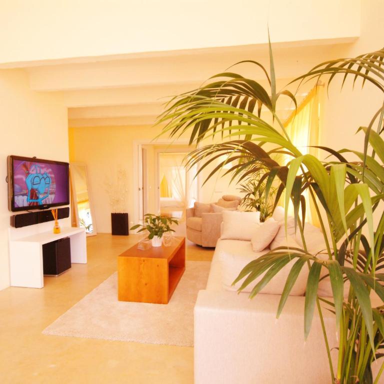 Villa Barcares Petit con piscina y amplios jardines, para 6, by BeBreeze - Villa con piscina privada - 42
