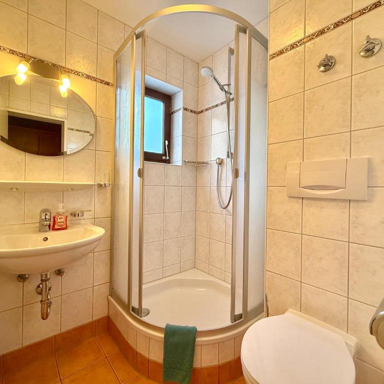 Landhaus Spielmannsau - Doppelzimmer mit Bergblick - 7