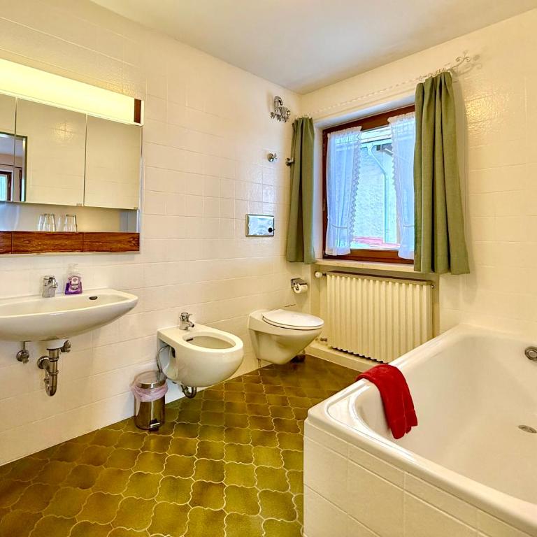 Landhaus Spielmannsau - Doppelzimmer mit Balkon - 4